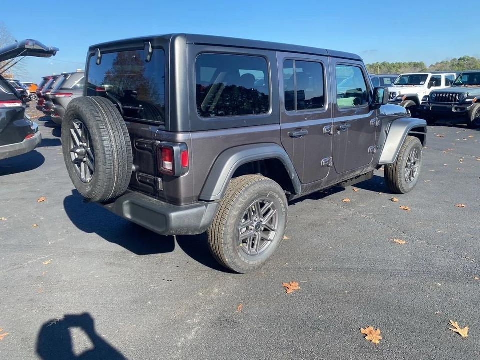 2026 Jeep JL Wrangler - Image 5 of 12