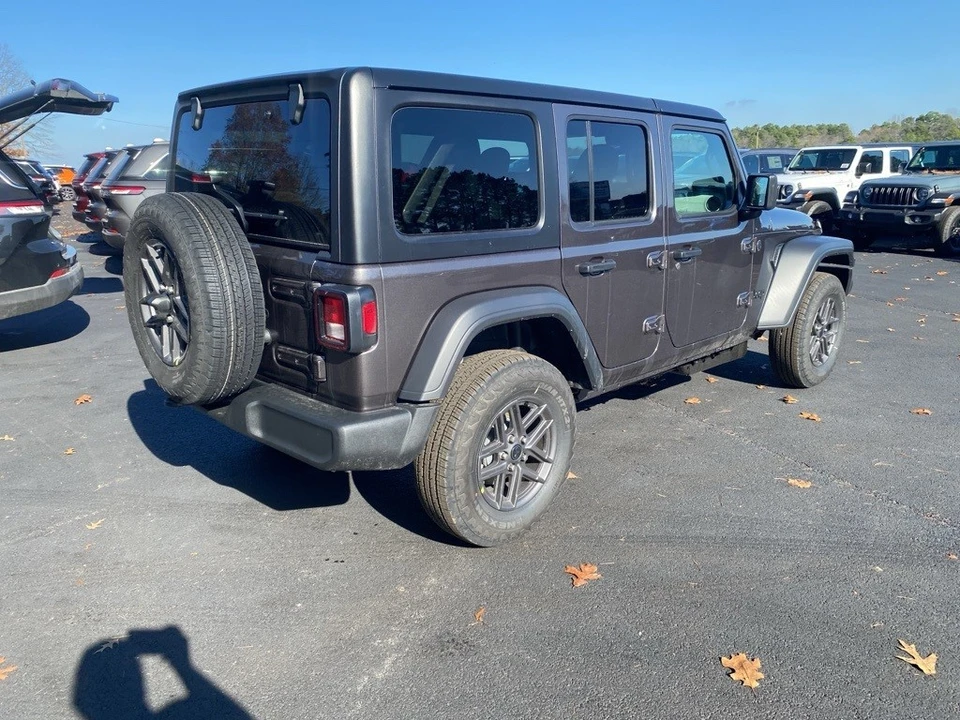 2026 Jeep JL Wrangler - Image 5 of 12