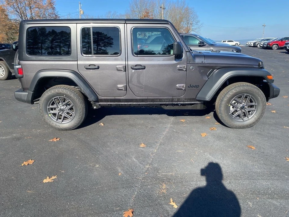 2026 Jeep JL Wrangler - Image 4 of 12