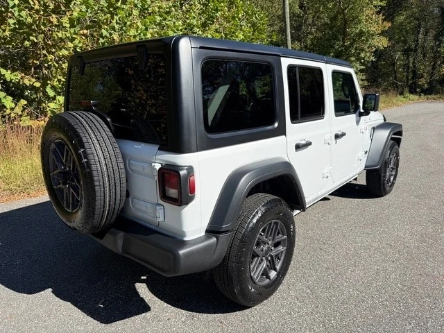 2026 Jeep JL Wrangler - Image 7 of 21