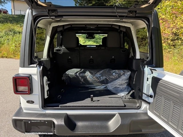 2026 Jeep JL Wrangler - Image 17 of 21