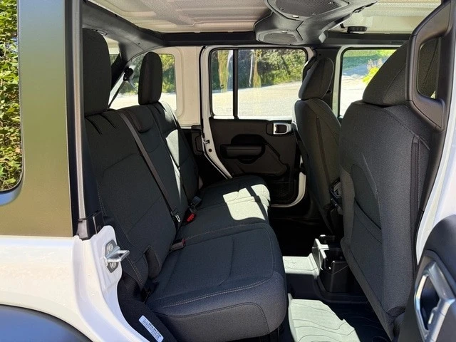 2026 Jeep JL Wrangler - Image 19 of 21