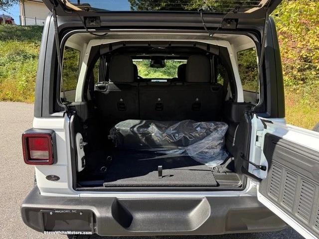 2026 Jeep JL Wrangler - Image 17 of 21