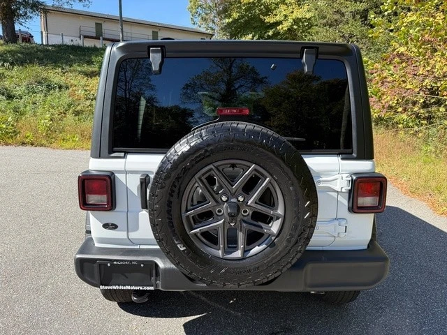 2026 Jeep JL Wrangler - Image 8 of 21