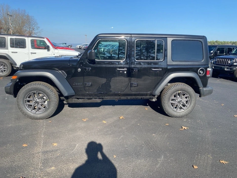 2026 Jeep JL Wrangler - Image 8 of 12