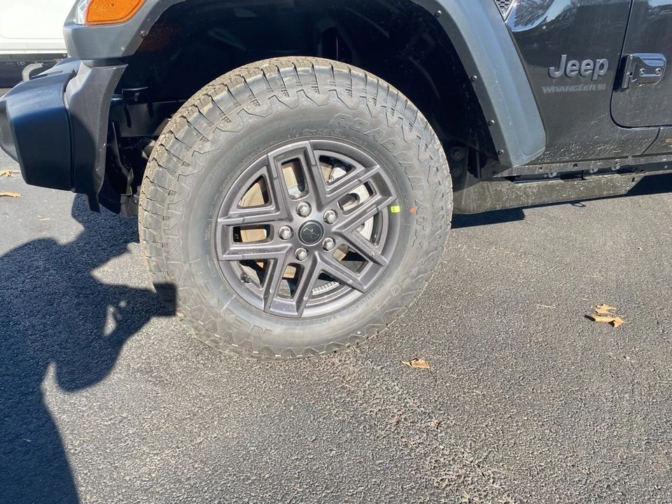 2026 Jeep JL Wrangler - Image 9 of 12