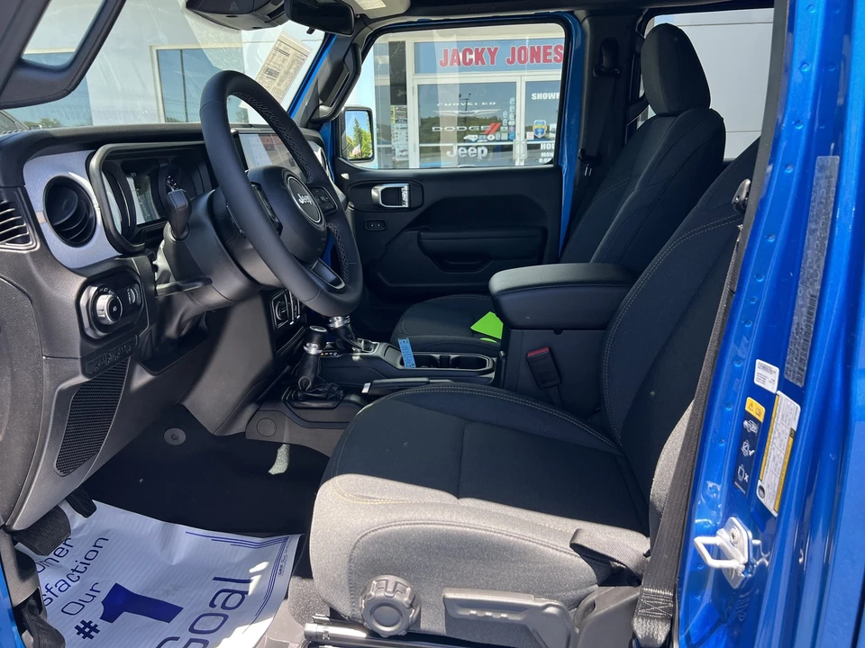 2026 Jeep JL Wrangler - Image 14 of 24