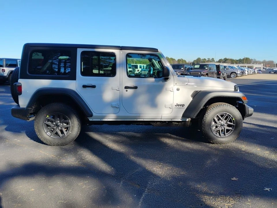2026 Jeep JL Wrangler - Image 4 of 12