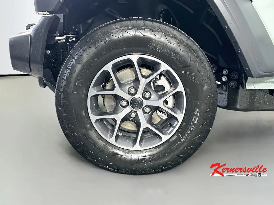 2026 Jeep JL Wrangler - Image 16 of 21