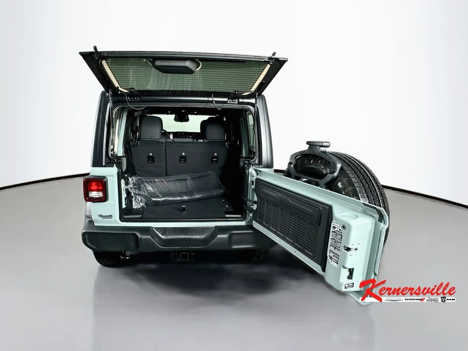2026 Jeep JL Wrangler - Image 15 of 21