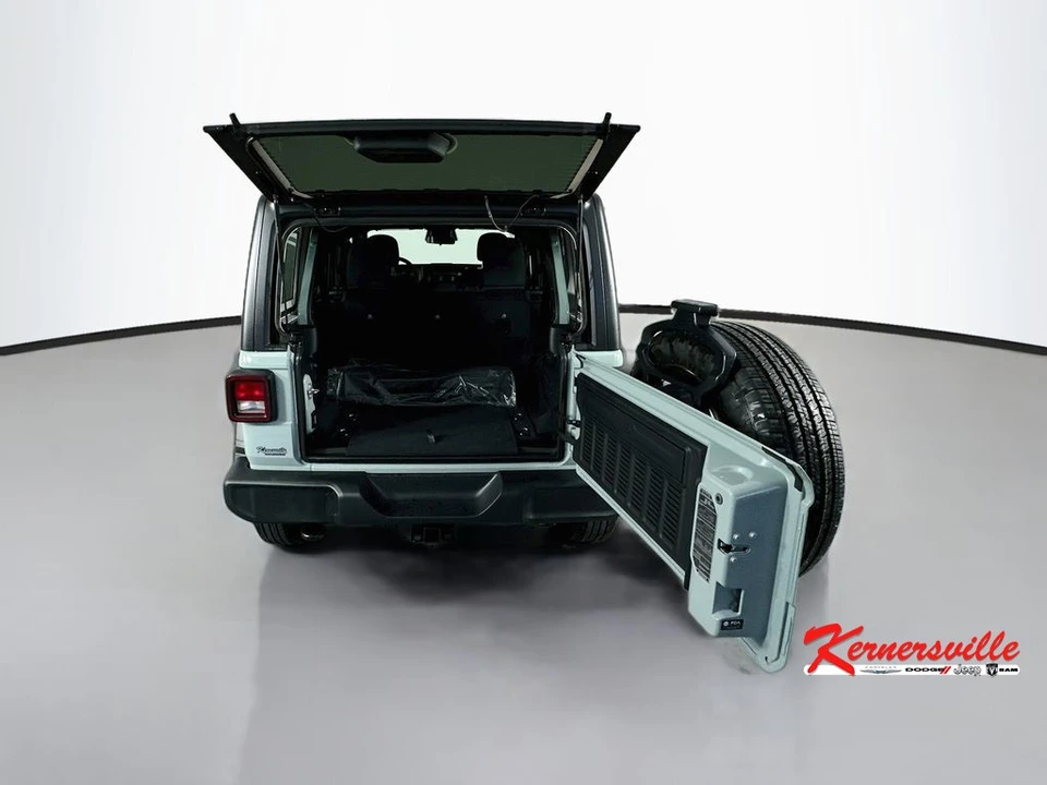 2026 Jeep JL Wrangler - Image 16 of 21