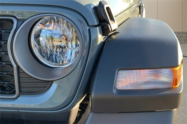 2026 Jeep JL Wrangler - Image 10 of 12