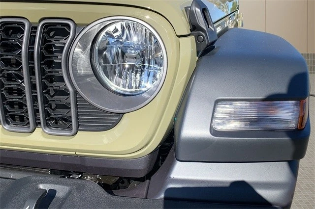 2026 Jeep JL Wrangler - Image 10 of 12