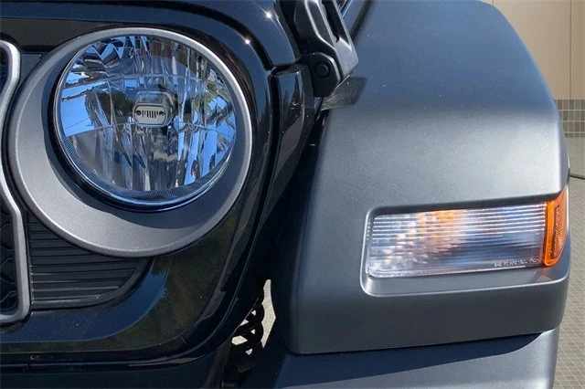 2026 Jeep JL Wrangler - Image 10 of 12