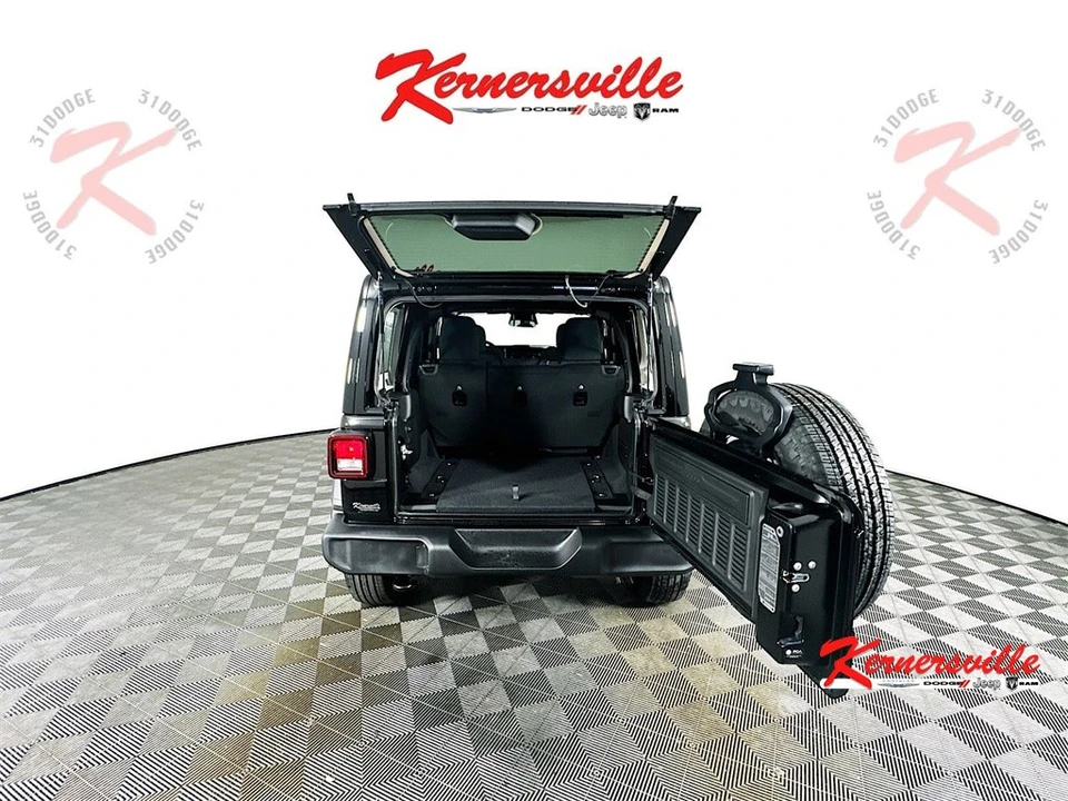 2026 Jeep JL Wrangler - Image 14 of 19