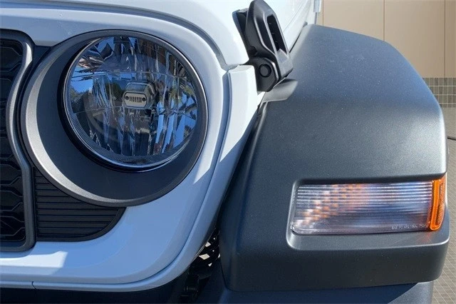 2026 Jeep JL Wrangler - Image 10 of 12