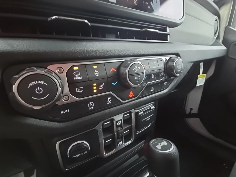 2026 Jeep JL Wrangler - Image 16 of 17