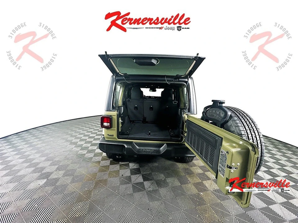 2026 Jeep JL Wrangler - Image 15 of 20