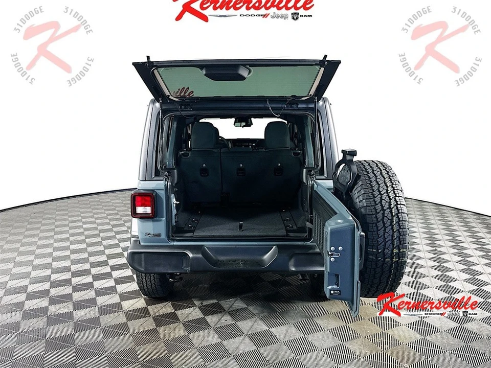 2026 Jeep JL Wrangler - Image 16 of 21