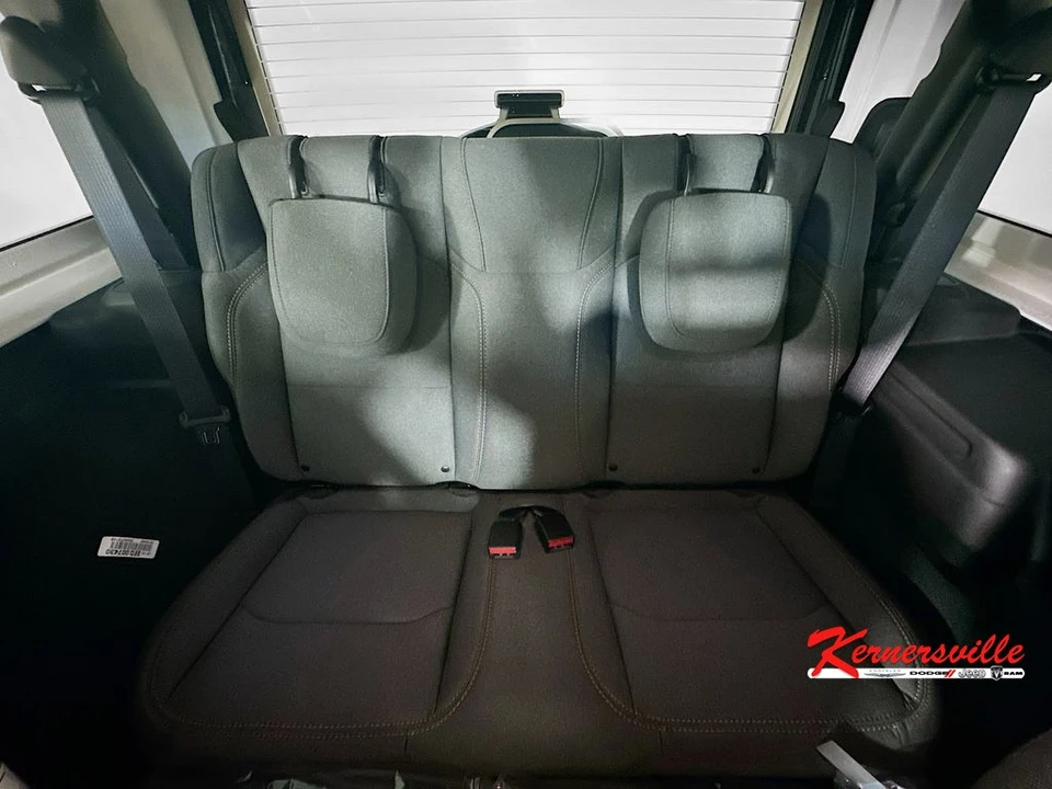2026 Jeep JL Wrangler - Image 10 of 12