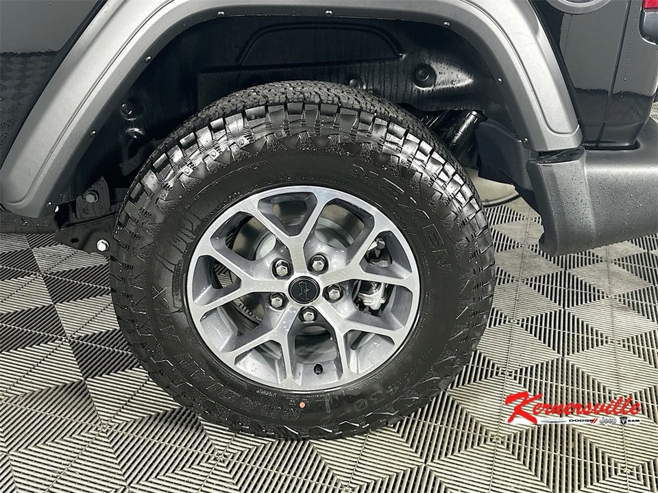 2026 Jeep JL Wrangler - Image 17 of 21