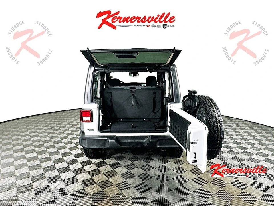 2026 Jeep JL Wrangler - Image 15 of 21