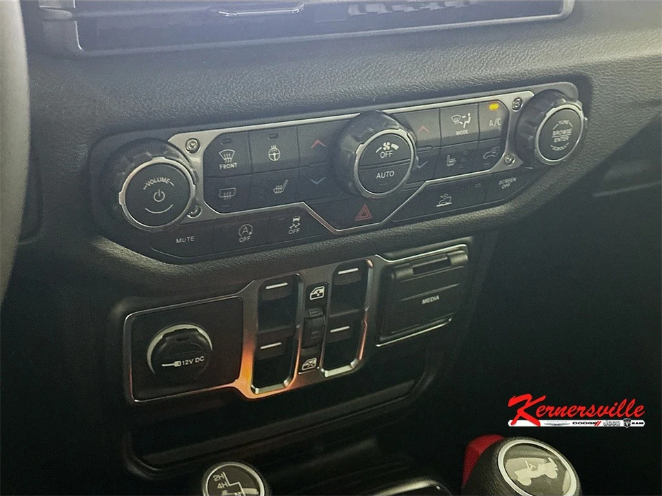 2026 Jeep JL Wrangler - Image 15 of 21