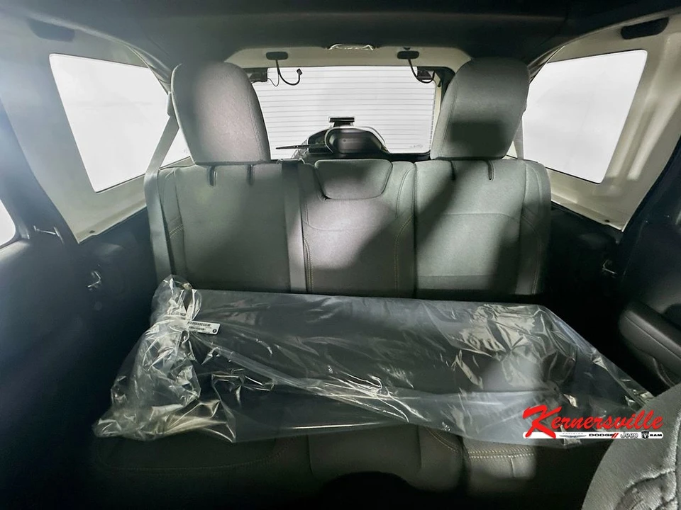 2026 Jeep JL Wrangler - Image 10 of 12