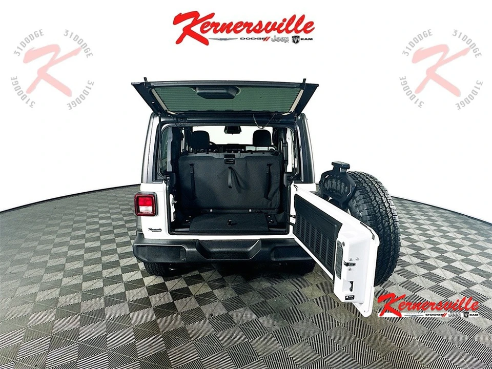 2026 Jeep JL Wrangler - Image 16 of 21