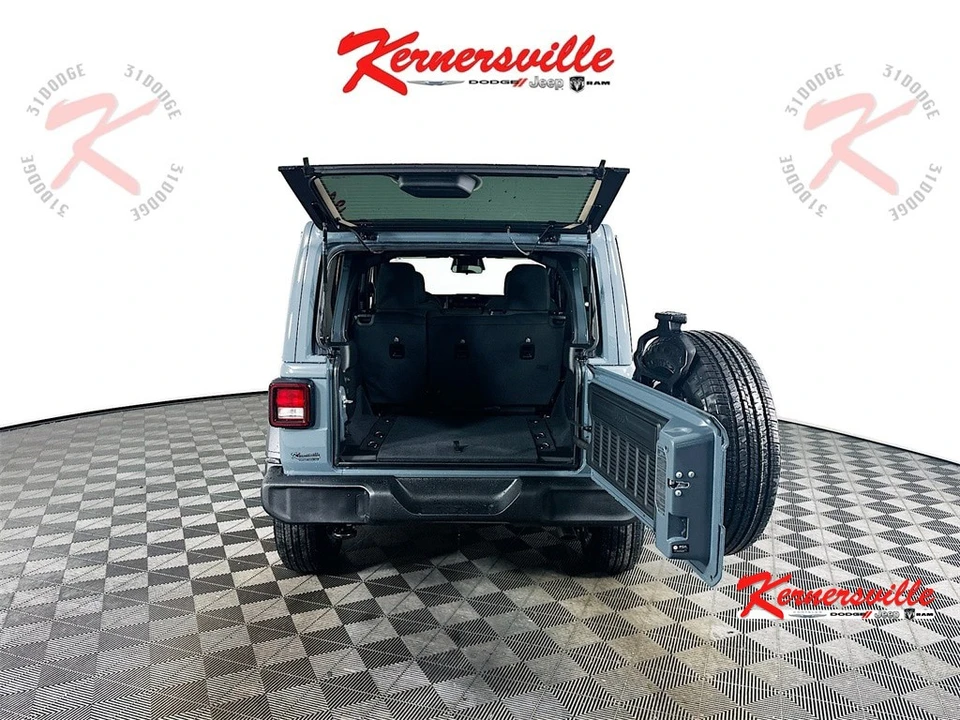 2026 Jeep JL Wrangler - Image 16 of 21
