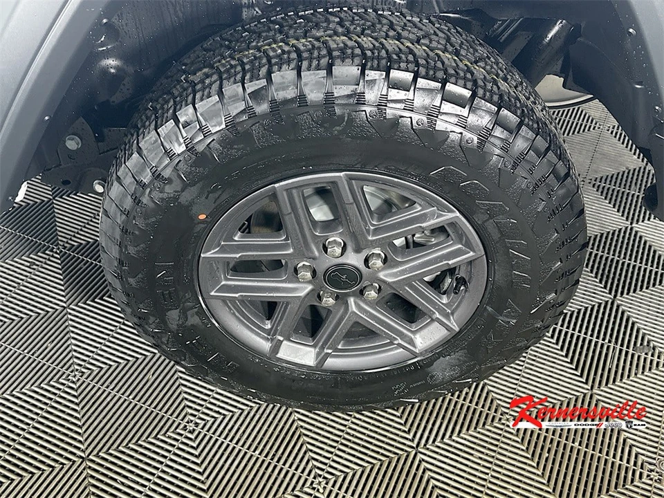 2026 Jeep JL Wrangler - Image 15 of 19