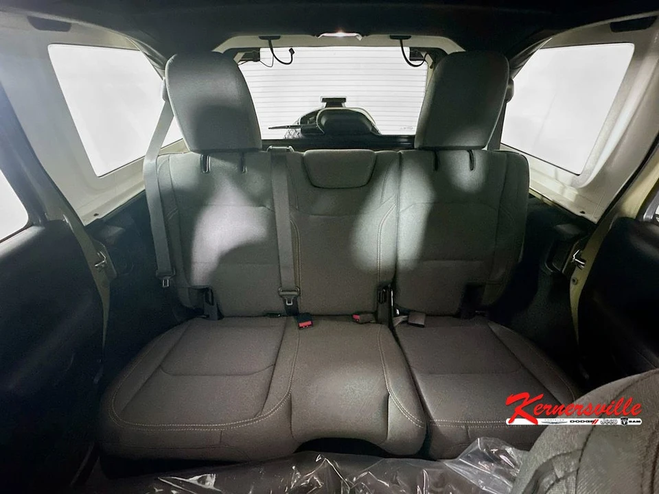 2026 Jeep JL Wrangler - Image 10 of 12