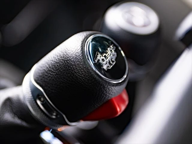 2026 Jeep JL Wrangler - Image 14 of 31