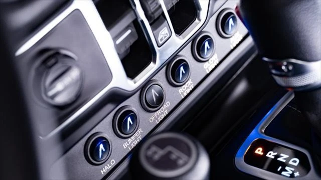 2026 Jeep JL Wrangler - Image 28 of 29