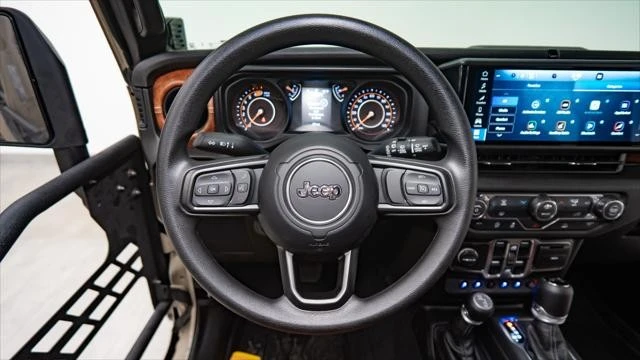 2026 Jeep JL Wrangler - Image 25 of 31