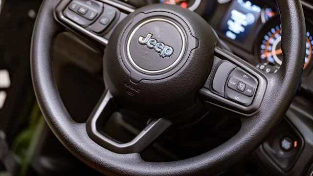 2026 Jeep JL Wrangler - Image 25 of 31