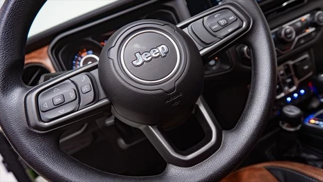 2026 Jeep JL Wrangler - Image 19 of 31
