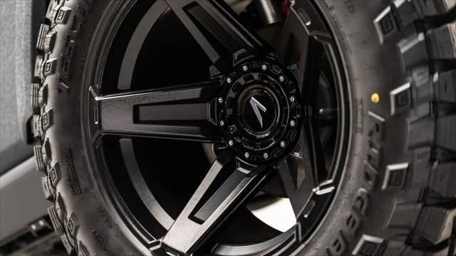 2026 Jeep JL Wrangler - Image 17 of 31