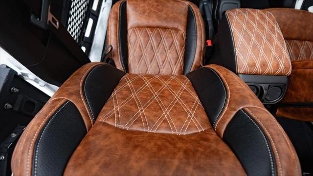 2026 Jeep JL Wrangler - Image 16 of 31