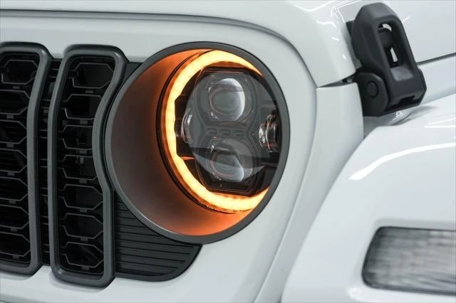 2026 Jeep JL Wrangler - Image 17 of 31