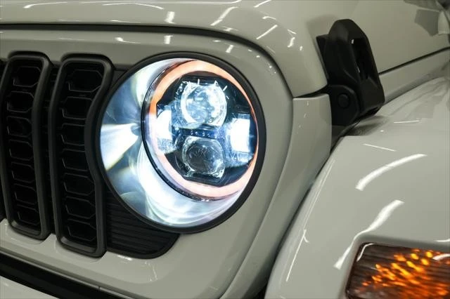2026 Jeep JL Wrangler - Image 22 of 31