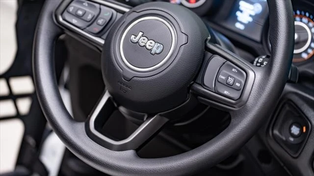 2026 Jeep JL Wrangler - Image 23 of 31