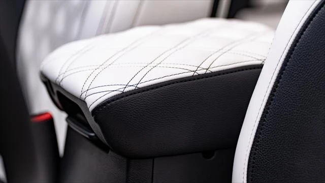 2026 Jeep JL Wrangler - Image 28 of 31