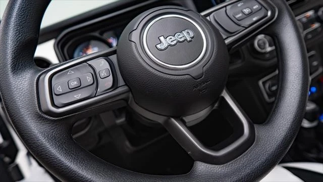 2026 Jeep JL Wrangler - Image 30 of 31