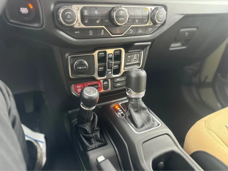2026 Jeep JL Wrangler - Image 15 of 18