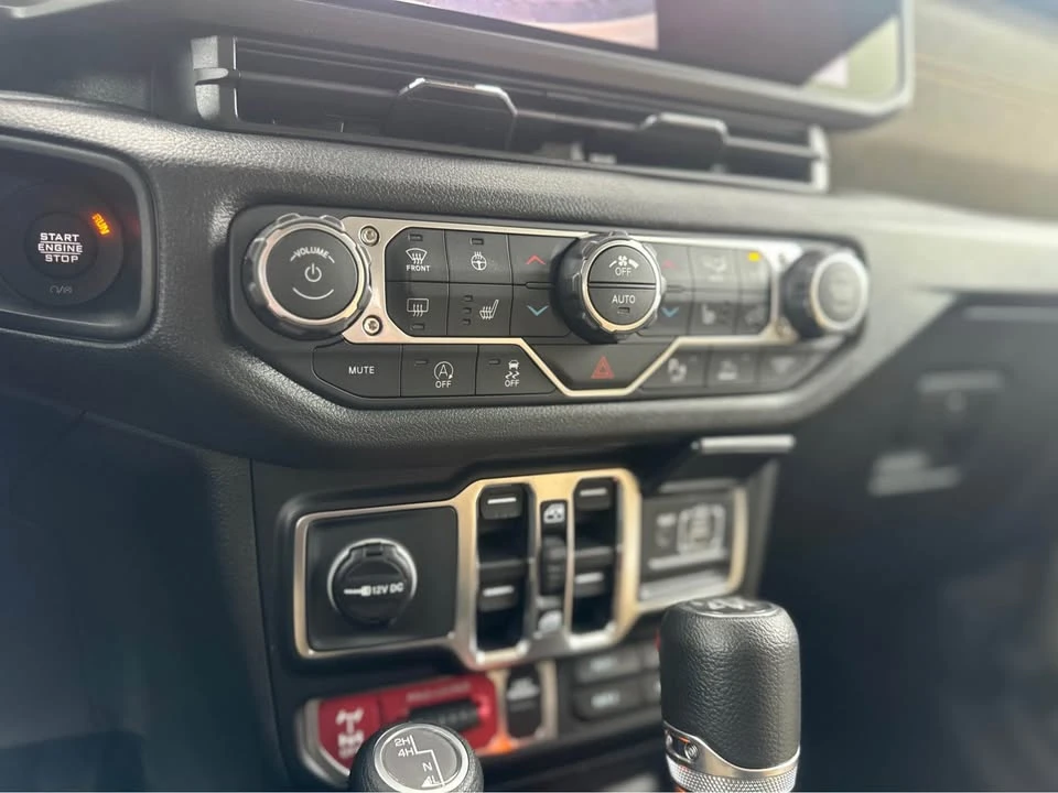2026 Jeep JL Wrangler - Image 14 of 18
