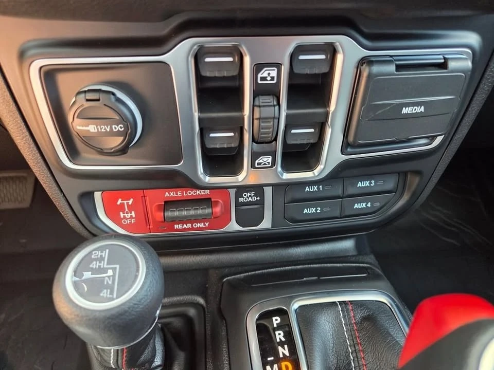 2026 Jeep JL Wrangler - Image 13 of 15