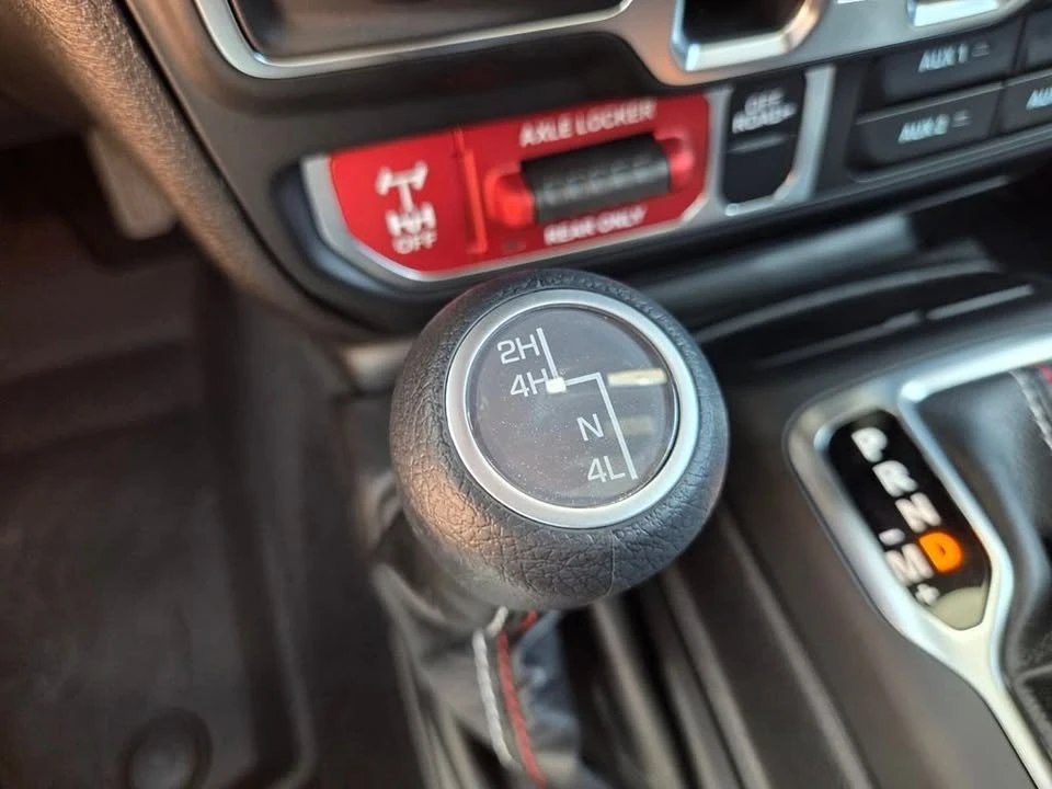 2026 Jeep JL Wrangler - Image 14 of 15