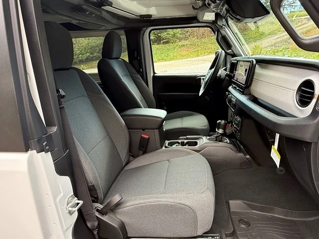 2026 Jeep JL Wrangler - Image 19 of 21