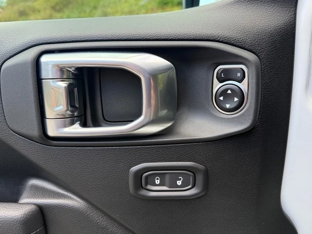 2026 Jeep JL Wrangler - Image 13 of 30